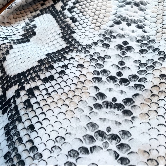 Onzie High Rise 7/8 Legging - Snake Print - Picture 3 of 4